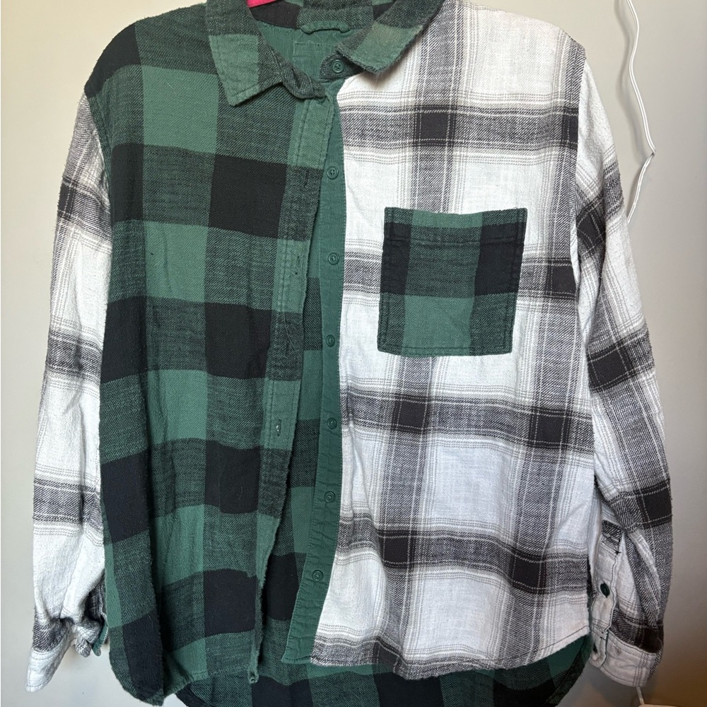 American Eagle Outfitters Green and Black Plaid Shirt